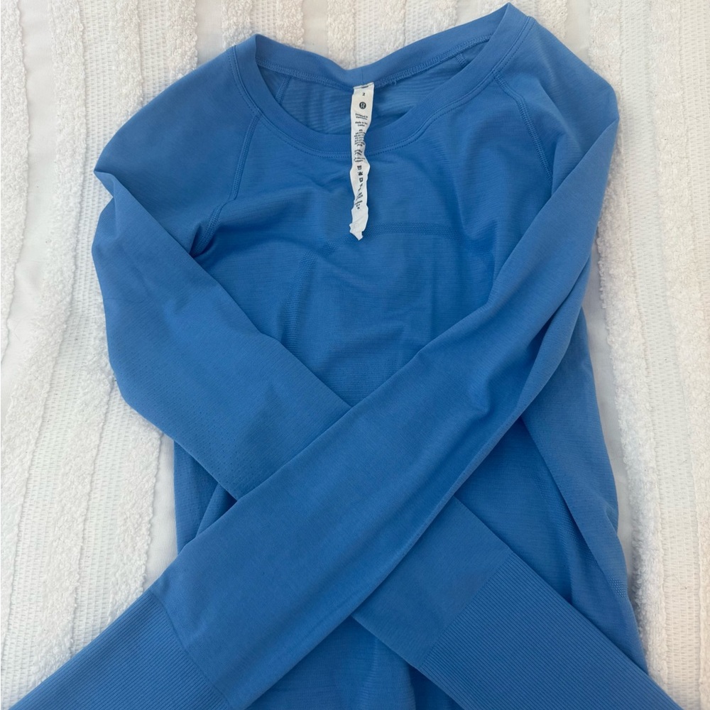Lululemon Athletica blue long sleeve swiftly tech waist length